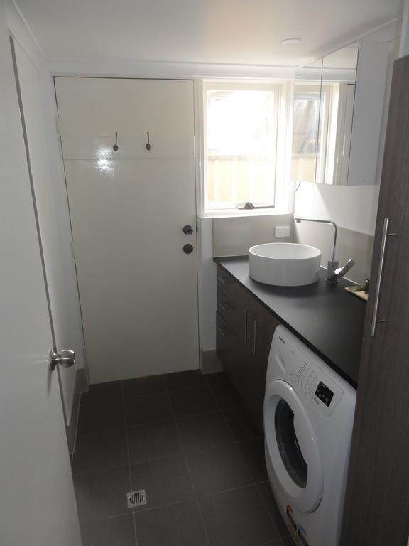 Prime Location & Spacious Аделаида Экстерьер фото