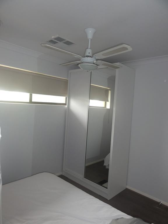 Prime Location & Spacious Аделаида Экстерьер фото
