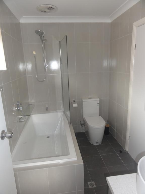 Prime Location & Spacious Аделаида Экстерьер фото